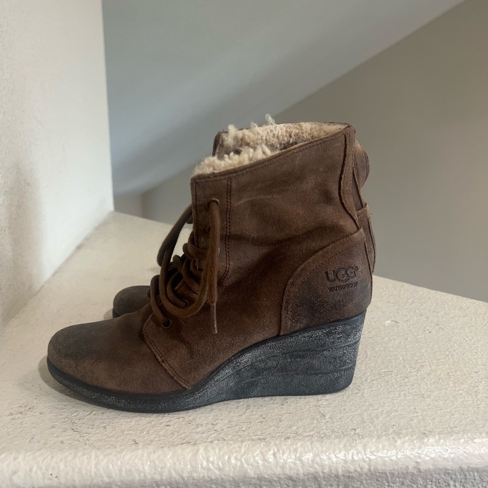 UGG Women Sz‎ 7 W Brown Waterproof Suede Wedge Lace Tie Boot Booties,